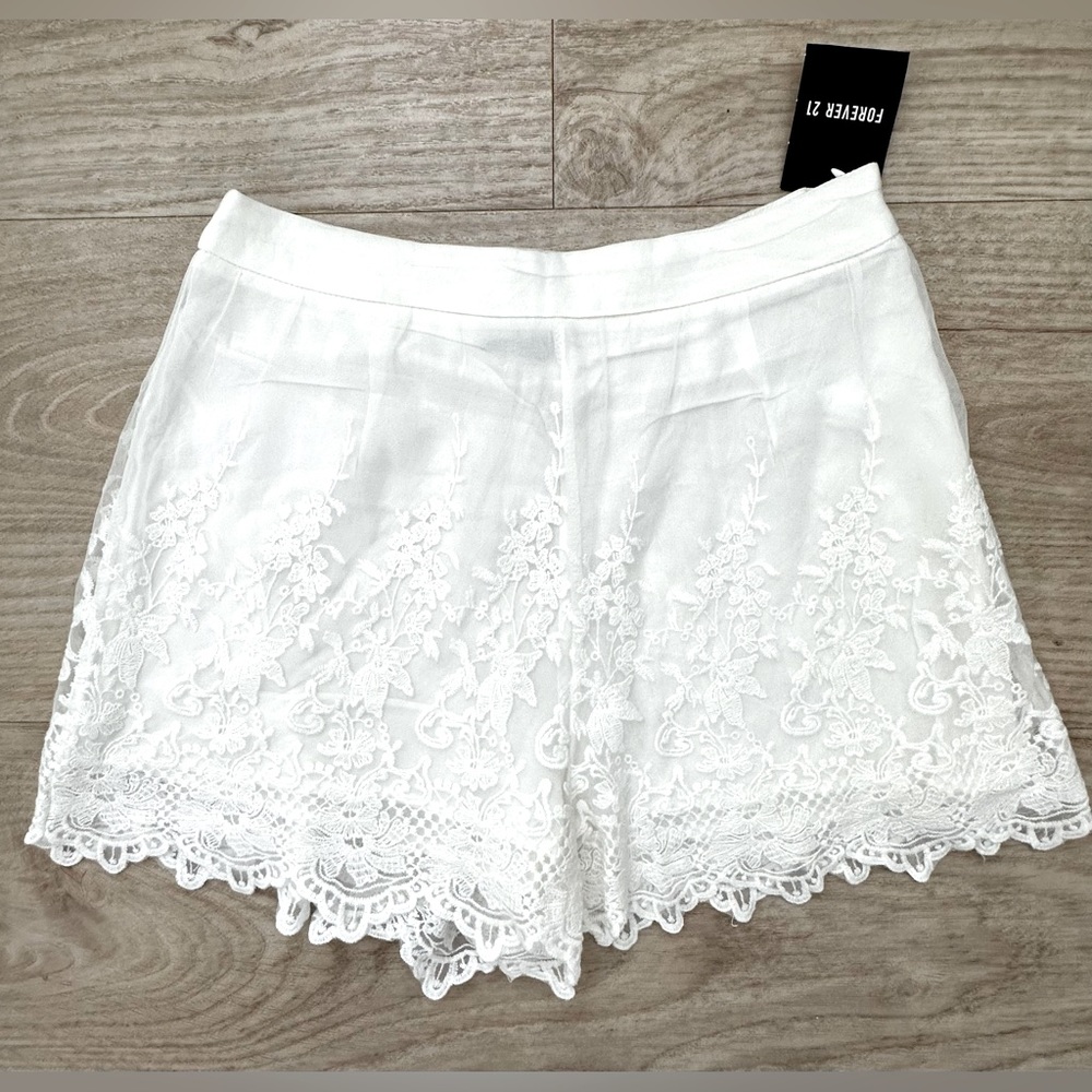 NWT Forever 21 White Lace Detail Shorts Womens Size Medium